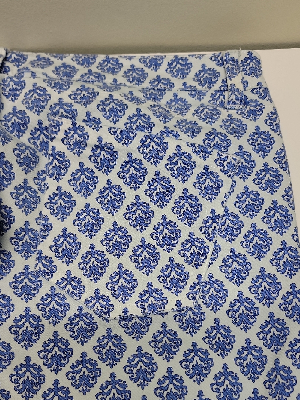 Vineyard Vines Gustavia Blue & White Printed Slim Leg Jeans - Picture 9 of 11